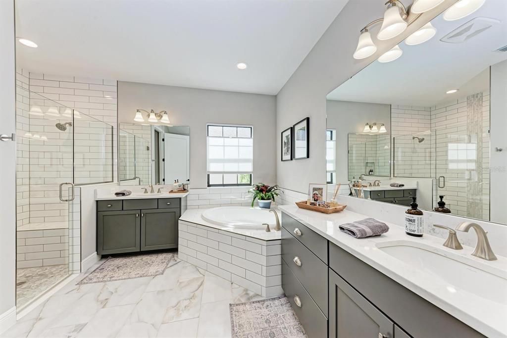 Active With Contract: $927,000 (5 beds, 4 baths, 3172 Square Feet)