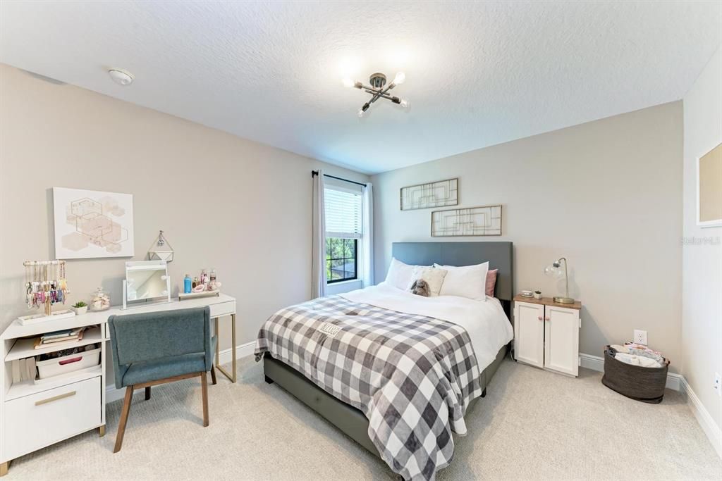 Active With Contract: $927,000 (5 beds, 4 baths, 3172 Square Feet)