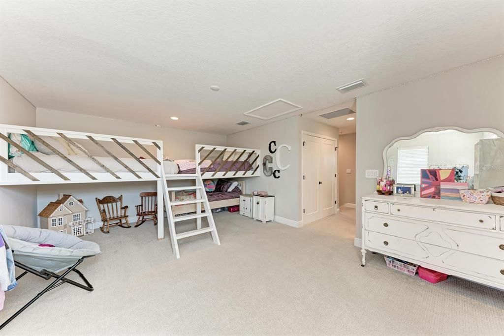 Active With Contract: $927,000 (5 beds, 4 baths, 3172 Square Feet)