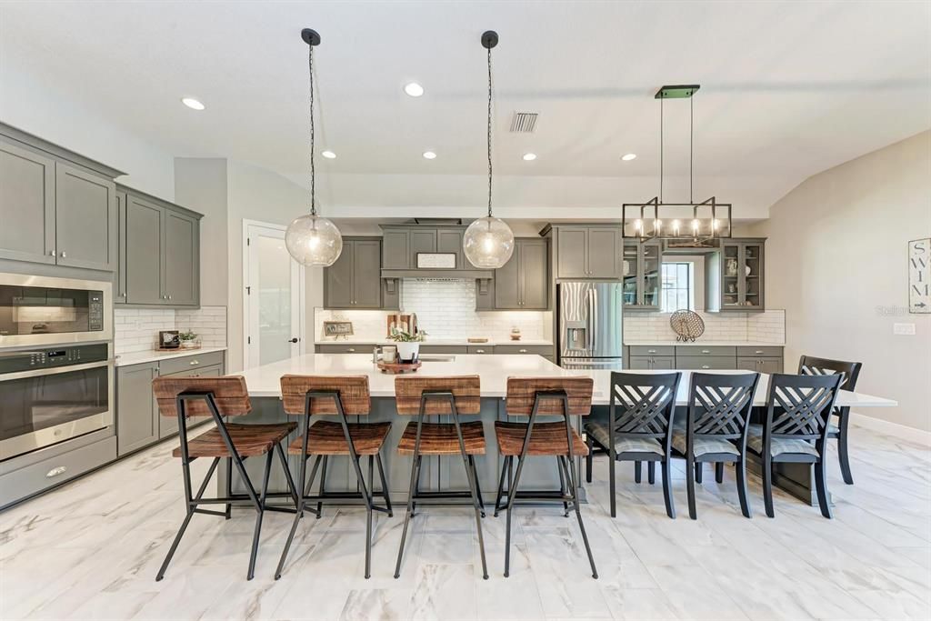 Active With Contract: $927,000 (5 beds, 4 baths, 3172 Square Feet)