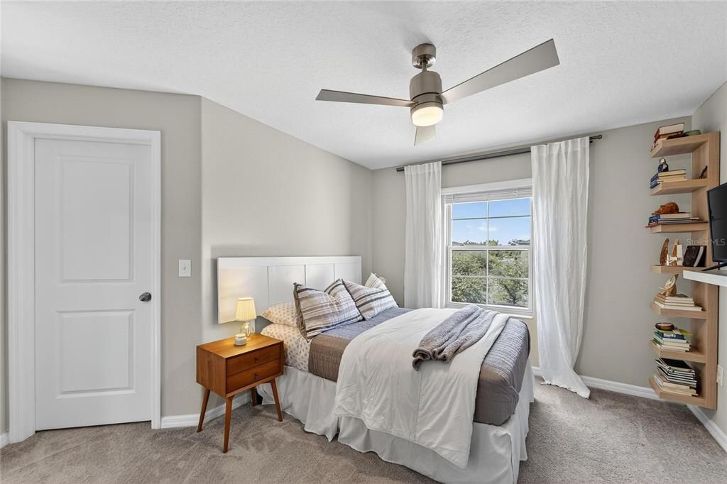 Под контрактом: $2,000 (2 спален, 2 ванн, 1548 Квадратных фут)