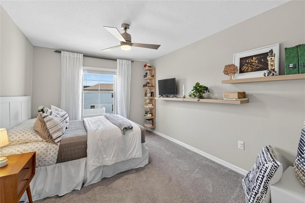 Под контрактом: $2,000 (2 спален, 2 ванн, 1548 Квадратных фут)