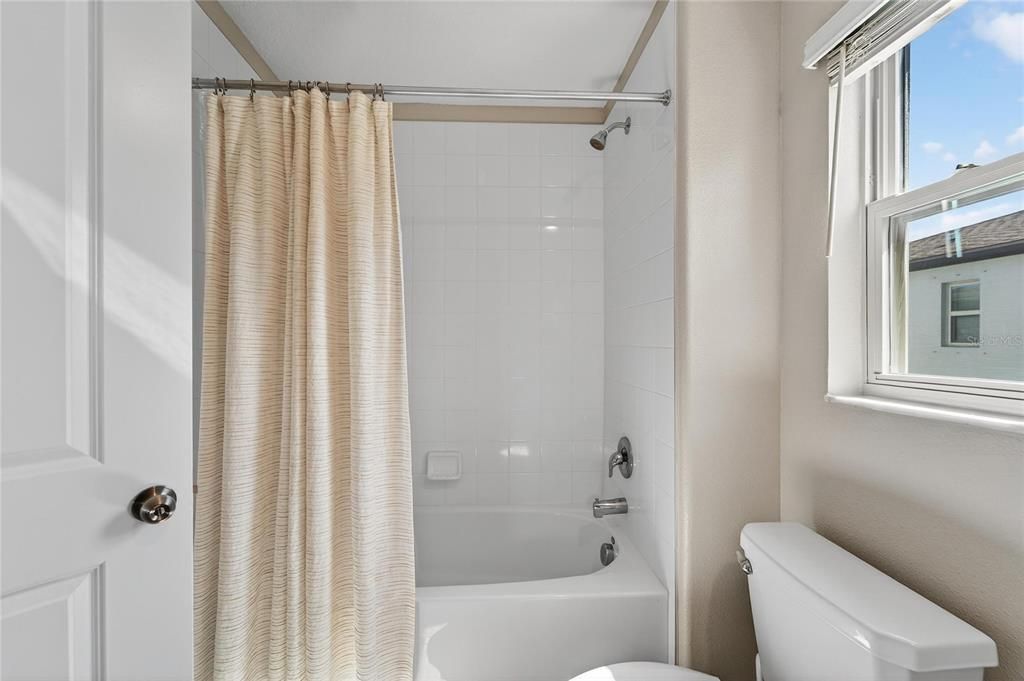 Под контрактом: $2,000 (2 спален, 2 ванн, 1548 Квадратных фут)