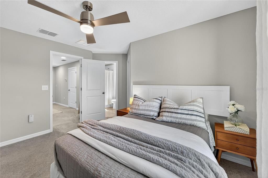 Под контрактом: $2,000 (2 спален, 2 ванн, 1548 Квадратных фут)