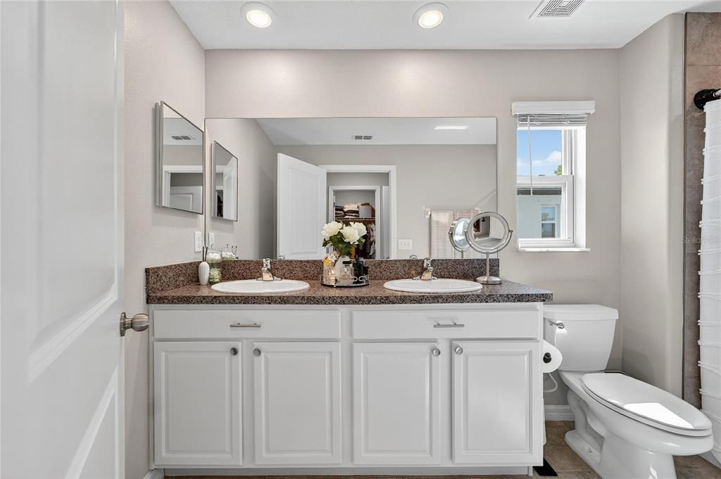 Под контрактом: $2,000 (2 спален, 2 ванн, 1548 Квадратных фут)