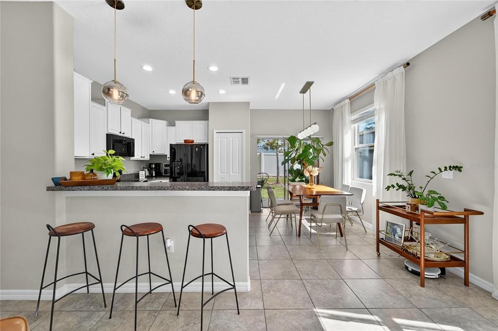 Под контрактом: $2,000 (2 спален, 2 ванн, 1548 Квадратных фут)