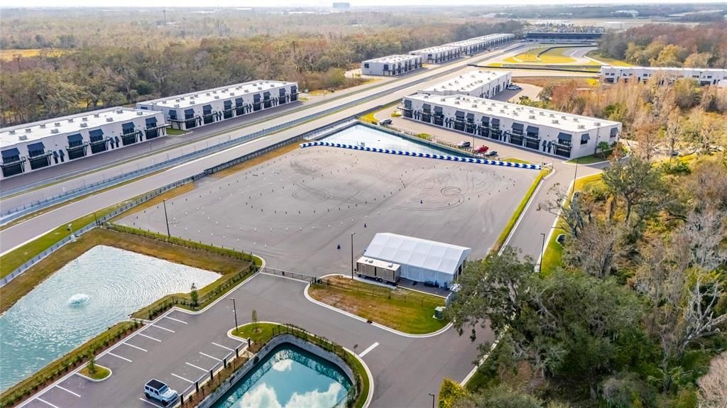 待售: $415,000 (0 贝兹, 0 浴室, 779 平方英尺)