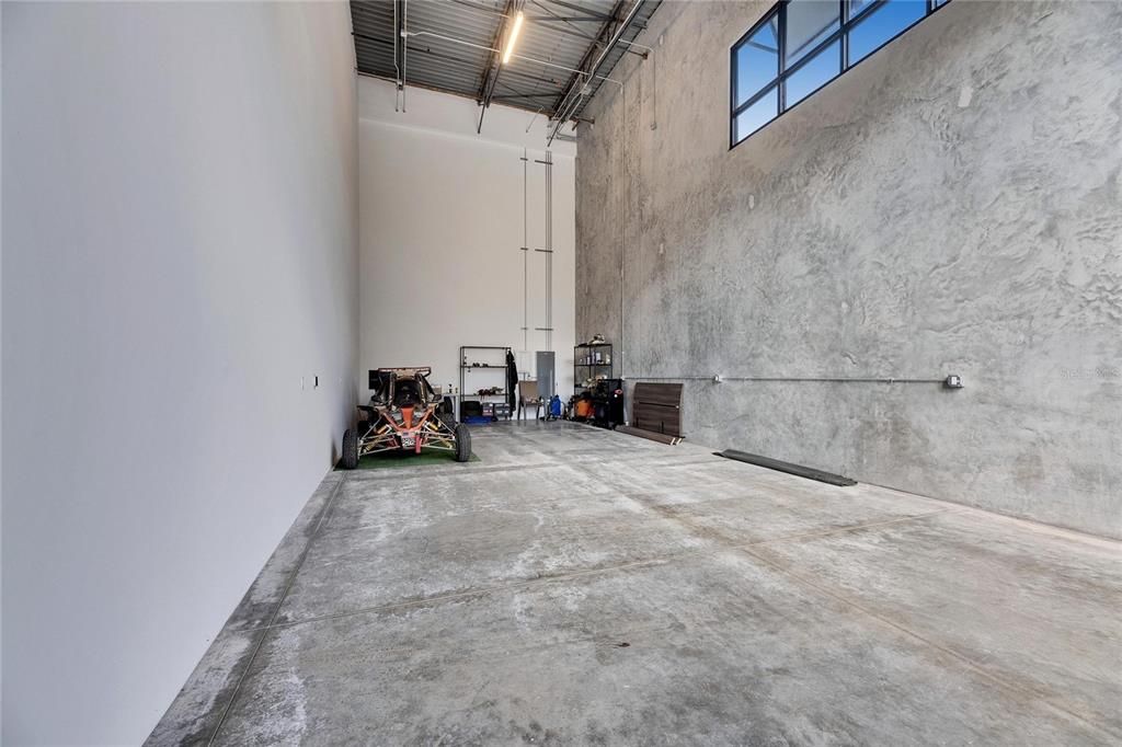 待售: $415,000 (0 贝兹, 0 浴室, 779 平方英尺)