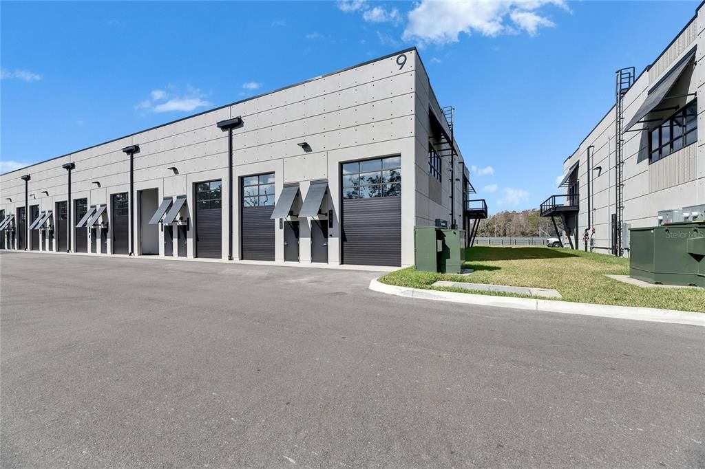 待售: $415,000 (0 贝兹, 0 浴室, 779 平方英尺)