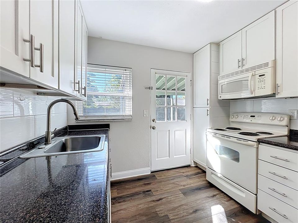 For Rent: $1,600 (2 beds, 1 baths, 650 Square Feet)