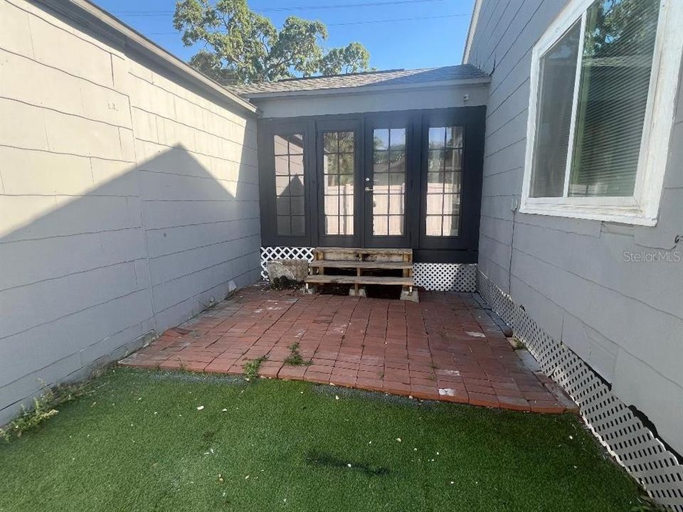 For Rent: $1,800 (2 beds, 1 baths, 900 Square Feet)