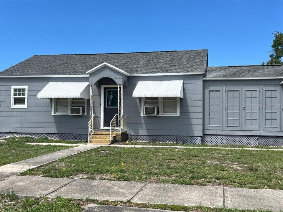 For Rent: $1,800 (2 beds, 1 baths, 900 Square Feet)