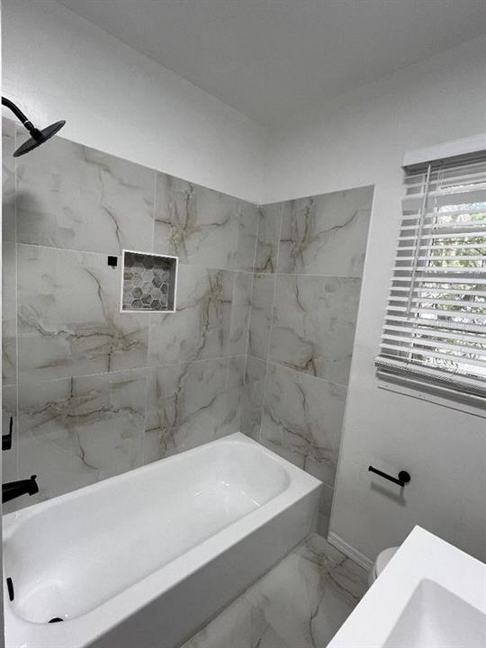 For Rent: $1,800 (2 beds, 1 baths, 900 Square Feet)