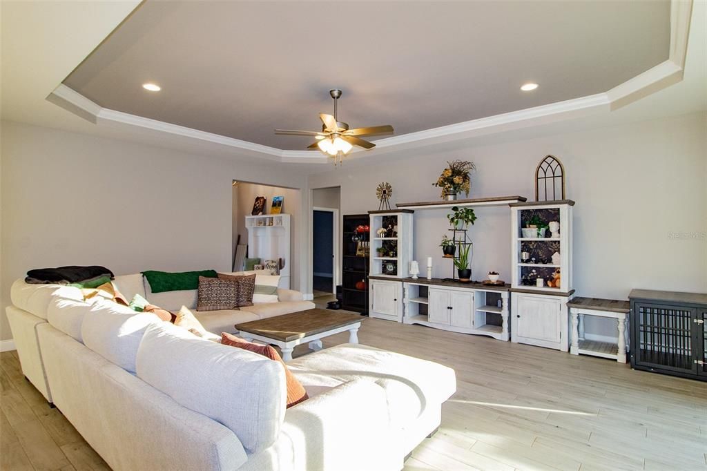 En Venta: $529,900 (3 camas, 2 baños, 2037 Pies cuadrados)