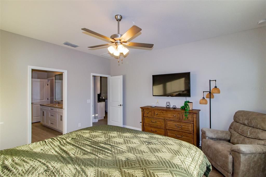 En Venta: $529,900 (3 camas, 2 baños, 2037 Pies cuadrados)