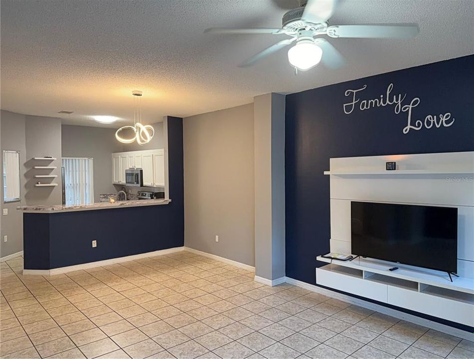 For Sale: $270,000 (3 beds, 2 baths, 1291 Square Feet)