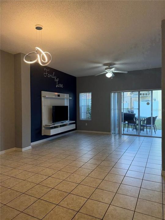 For Sale: $270,000 (3 beds, 2 baths, 1291 Square Feet)