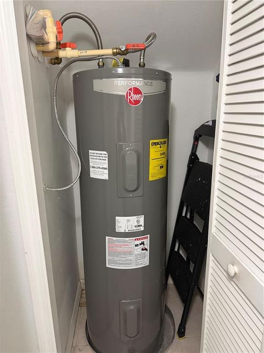 For Sale: $270,000 (3 beds, 2 baths, 1291 Square Feet)