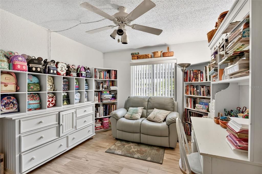 For Sale: $189,500 (3 beds, 2 baths, 1290 Square Feet)