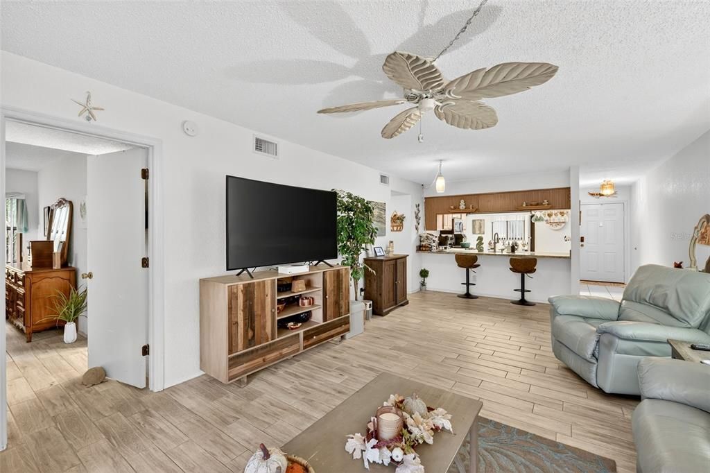 For Sale: $189,500 (3 beds, 2 baths, 1290 Square Feet)