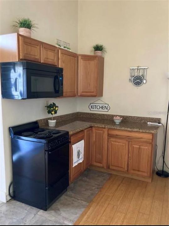 For Sale: $67,000 (1 beds, 1 baths, 411 Square Feet)