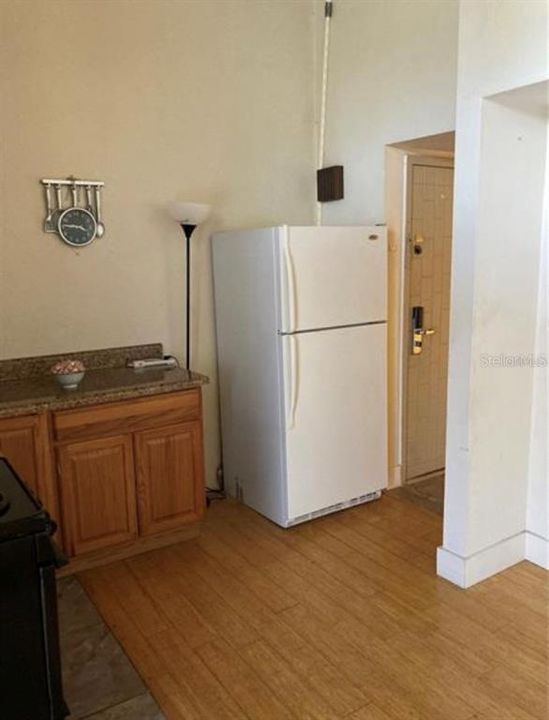 For Sale: $67,000 (1 beds, 1 baths, 411 Square Feet)