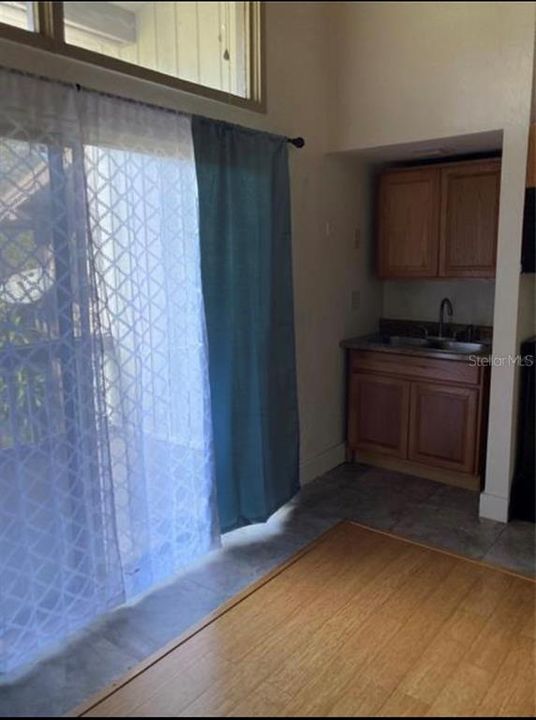 For Sale: $67,000 (1 beds, 1 baths, 411 Square Feet)