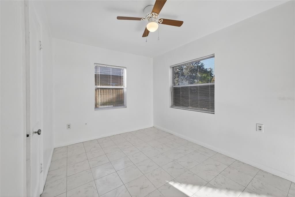 For Rent: $1,350 (2 beds, 1 baths, 1184 Square Feet)