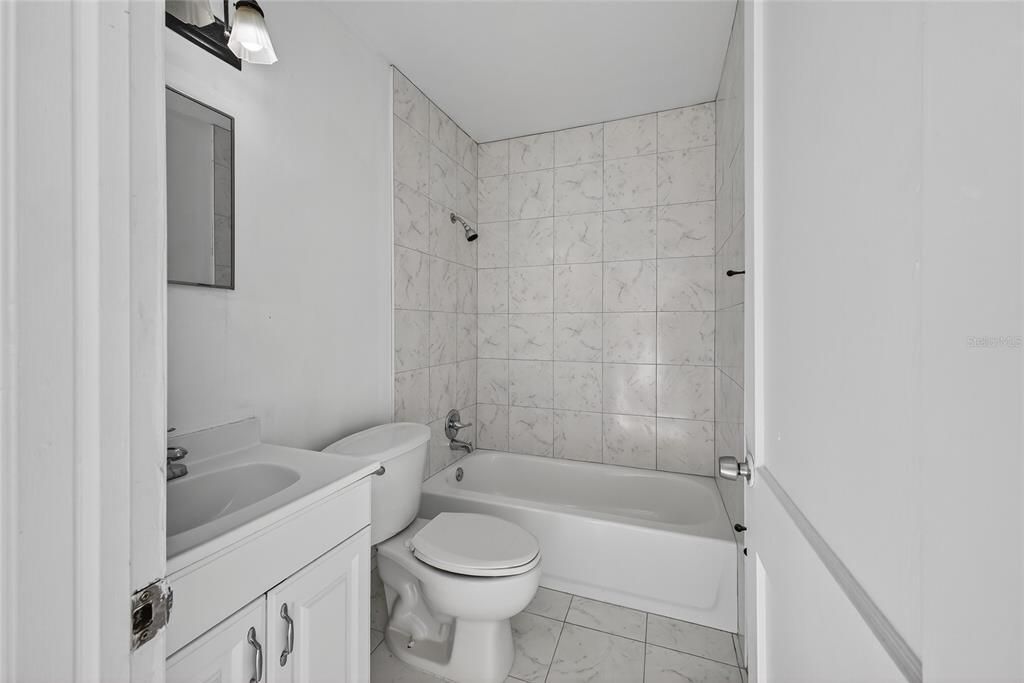 For Rent: $1,350 (2 beds, 1 baths, 1184 Square Feet)