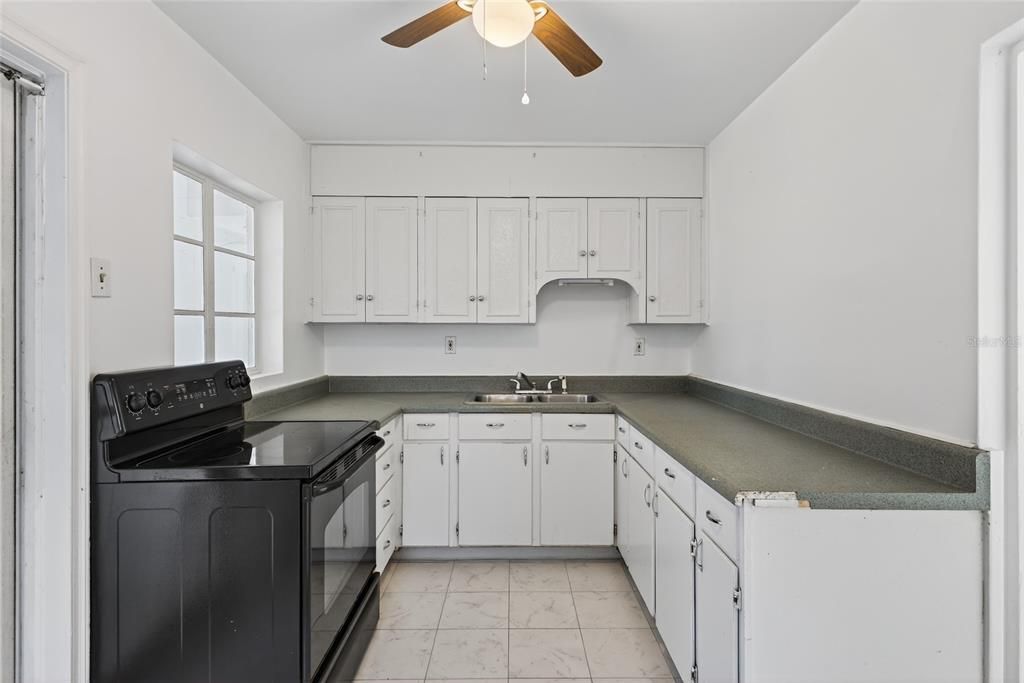 For Rent: $1,350 (2 beds, 1 baths, 1184 Square Feet)