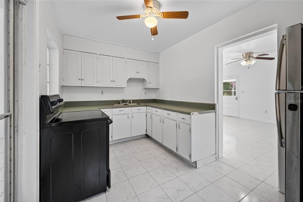 For Rent: $1,350 (2 beds, 1 baths, 1184 Square Feet)