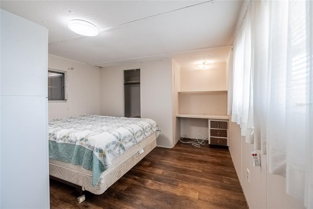 For Sale: $69,999 (2 beds, 1 baths, 884 Square Feet)