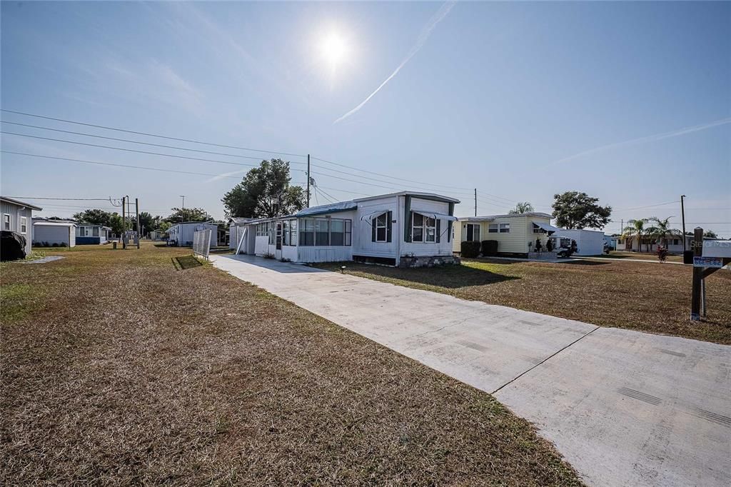 For Sale: $69,999 (2 beds, 1 baths, 884 Square Feet)