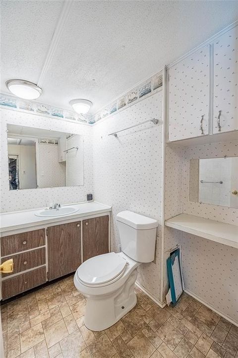 For Sale: $69,999 (2 beds, 1 baths, 884 Square Feet)