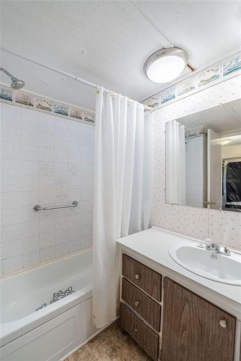 For Sale: $69,999 (2 beds, 1 baths, 884 Square Feet)