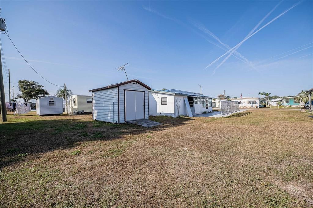 For Sale: $69,999 (2 beds, 1 baths, 884 Square Feet)