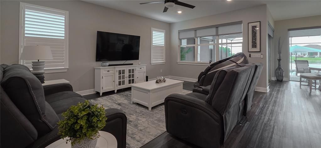 待售: $729,900 (2 贝兹, 2 浴室, 1917 平方英尺)