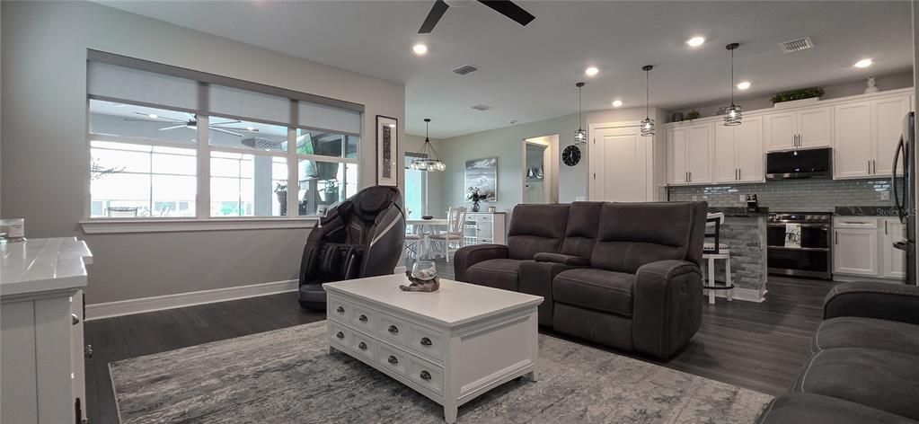 待售: $729,900 (2 贝兹, 2 浴室, 1917 平方英尺)