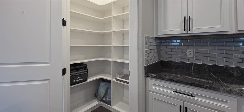 待售: $729,900 (2 贝兹, 2 浴室, 1917 平方英尺)