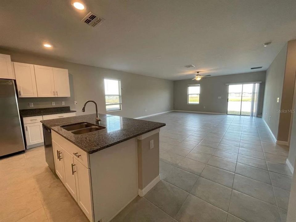 В аренду: $3,000 (5 спален, 2 ванн, 2896 Квадратных фут)