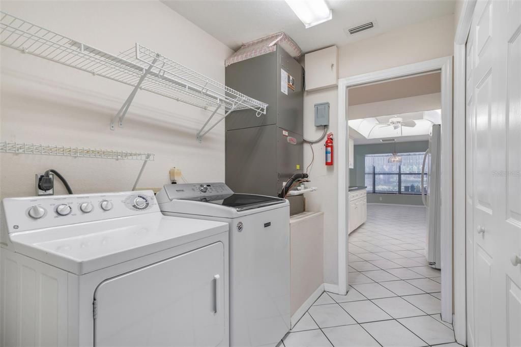 待售: $349,000 (3 贝兹, 2 浴室, 2009 平方英尺)