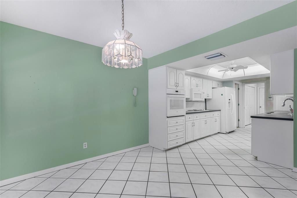 待售: $349,000 (3 贝兹, 2 浴室, 2009 平方英尺)