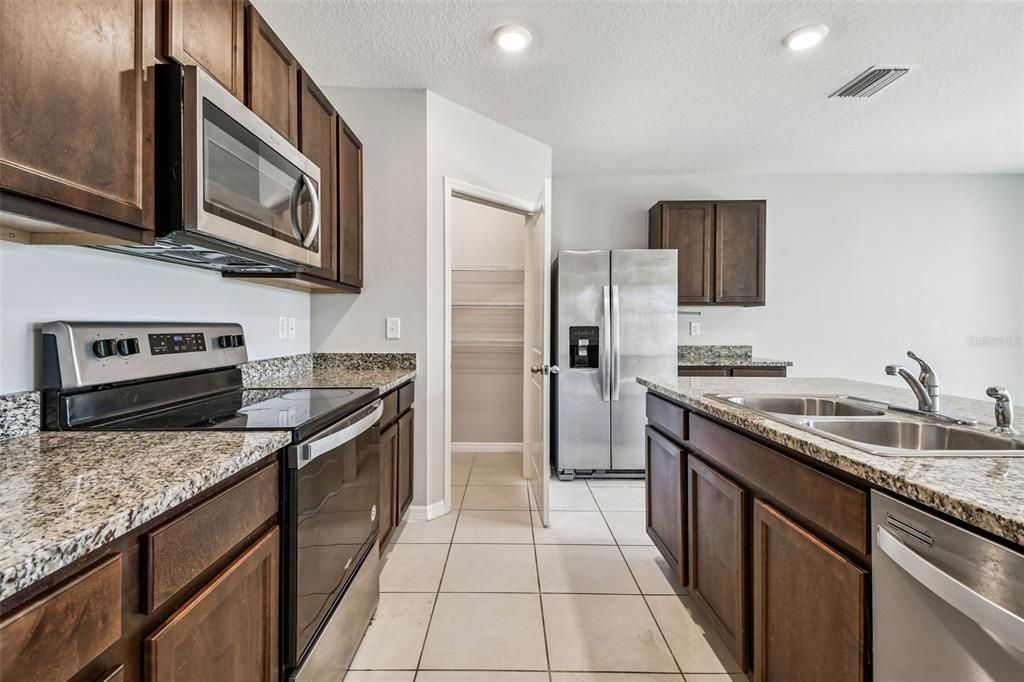 For Rent: $2,699 (4 beds, 2 baths, 1846 Square Feet)