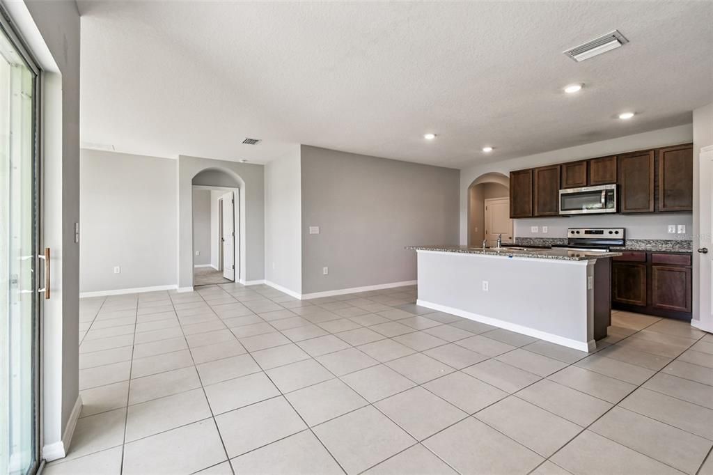 For Rent: $2,699 (4 beds, 2 baths, 1846 Square Feet)