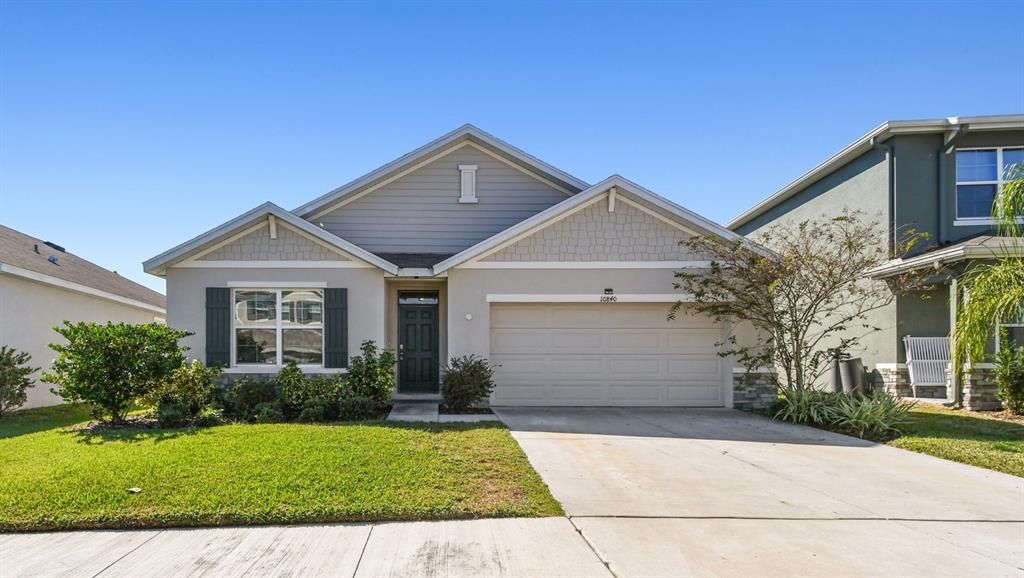 For Rent: $2,699 (4 beds, 2 baths, 1846 Square Feet)