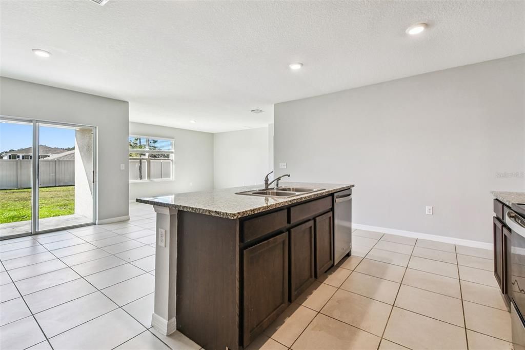 For Rent: $2,699 (4 beds, 2 baths, 1846 Square Feet)