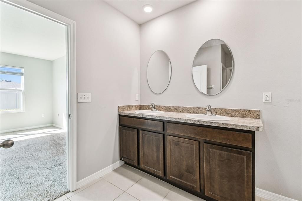 For Rent: $2,699 (4 beds, 2 baths, 1846 Square Feet)