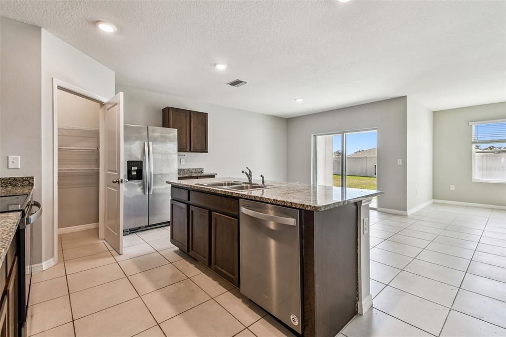 For Rent: $2,699 (4 beds, 2 baths, 1846 Square Feet)