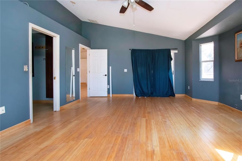 合同活跃: $400,000 (3 贝兹, 2 浴室, 1499 平方英尺)