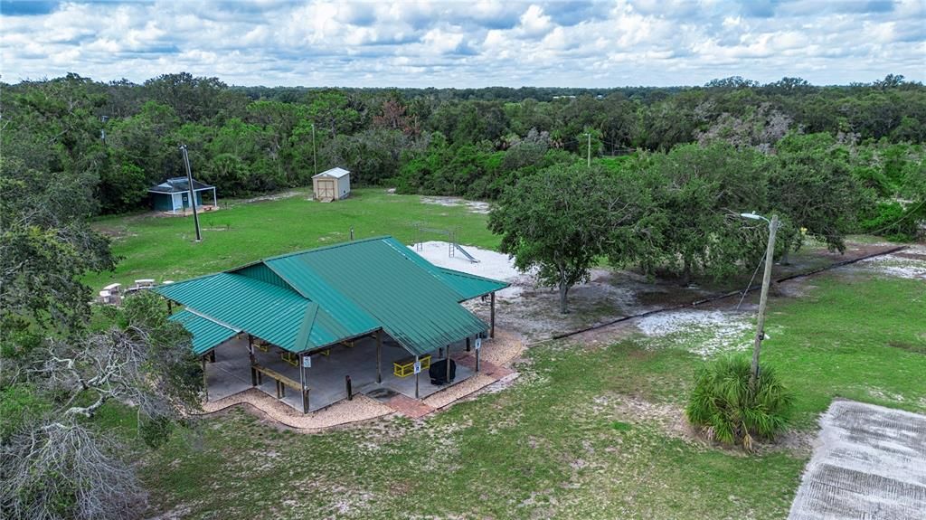 合同活跃: $400,000 (3 贝兹, 2 浴室, 1499 平方英尺)